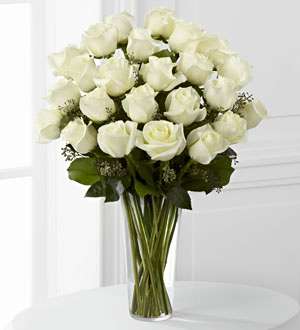 El FTD ® White Rose Bouquet